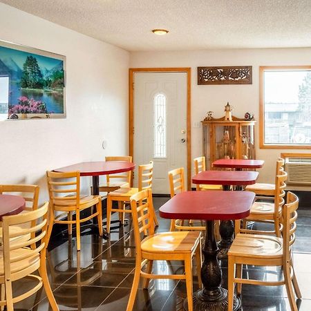 Econo Lodge Inn & Suites Madras Eksteriør billede
