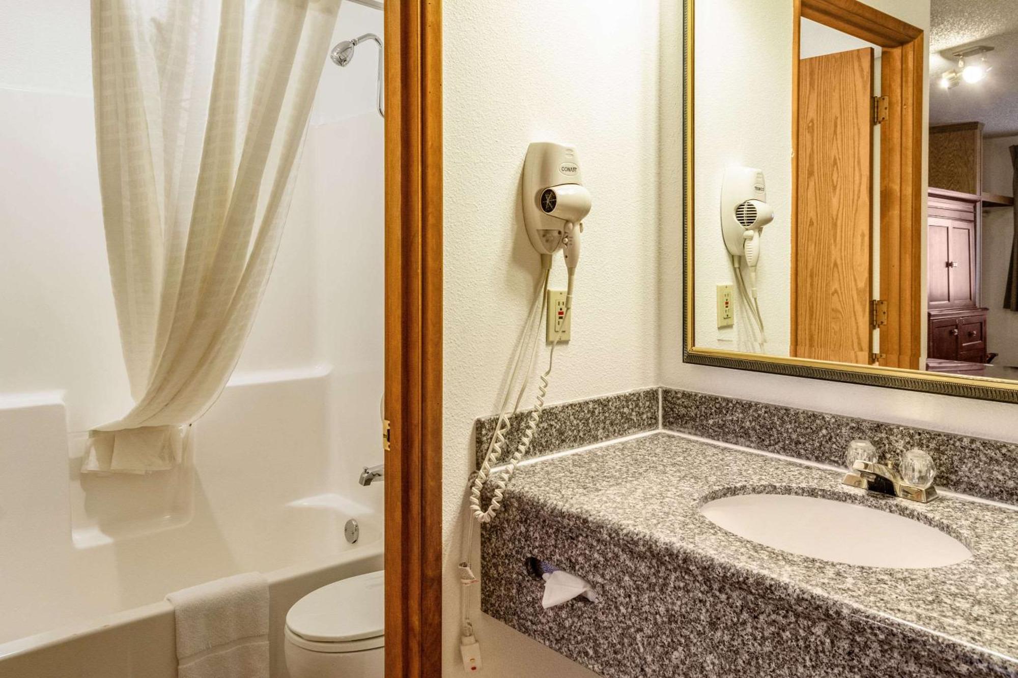 Econo Lodge Inn & Suites Madras Eksteriør billede
