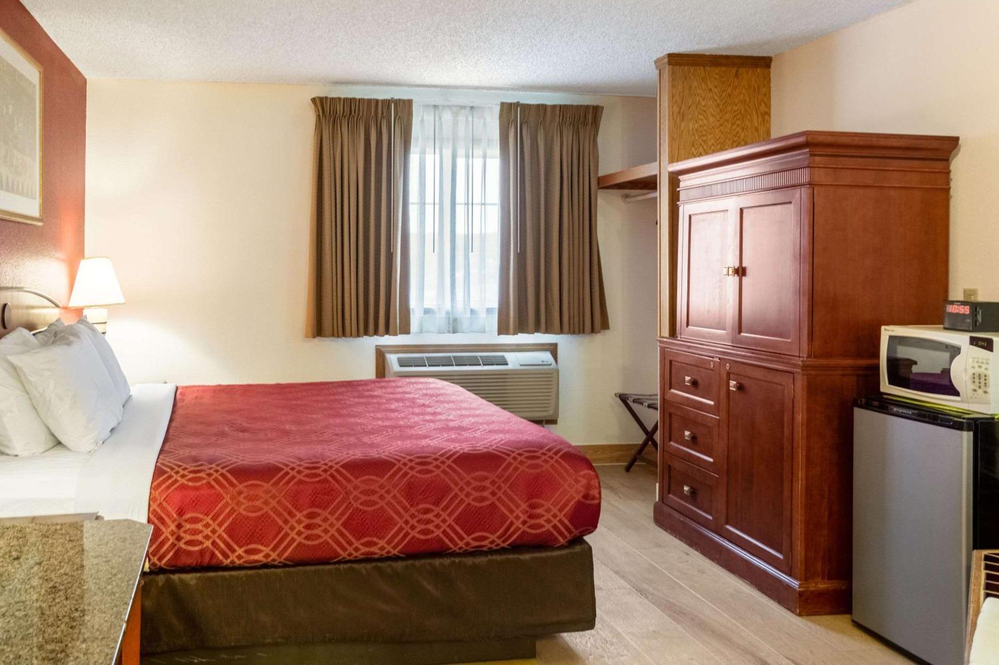 Econo Lodge Inn & Suites Madras Eksteriør billede