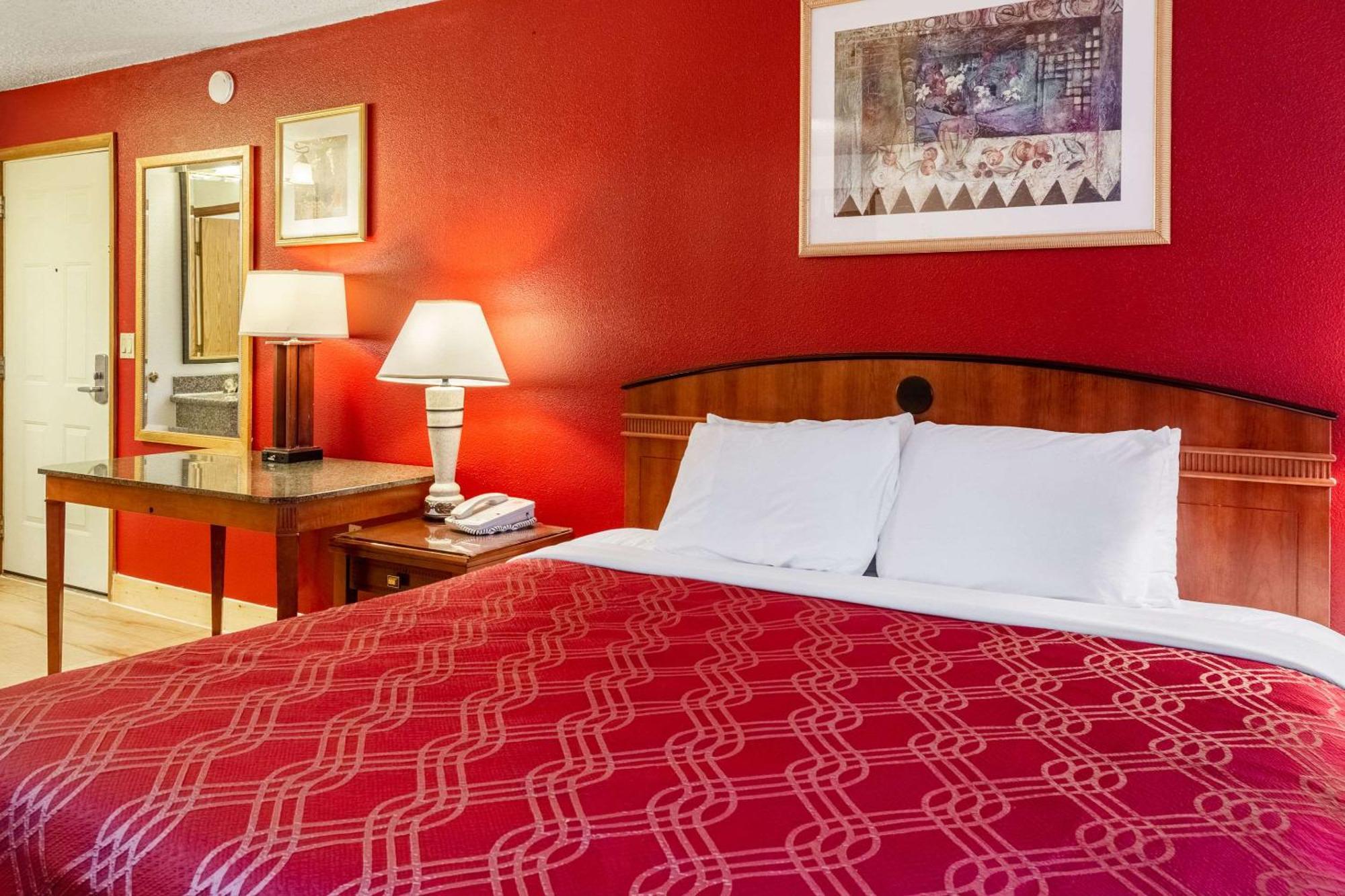 Econo Lodge Inn & Suites Madras Eksteriør billede