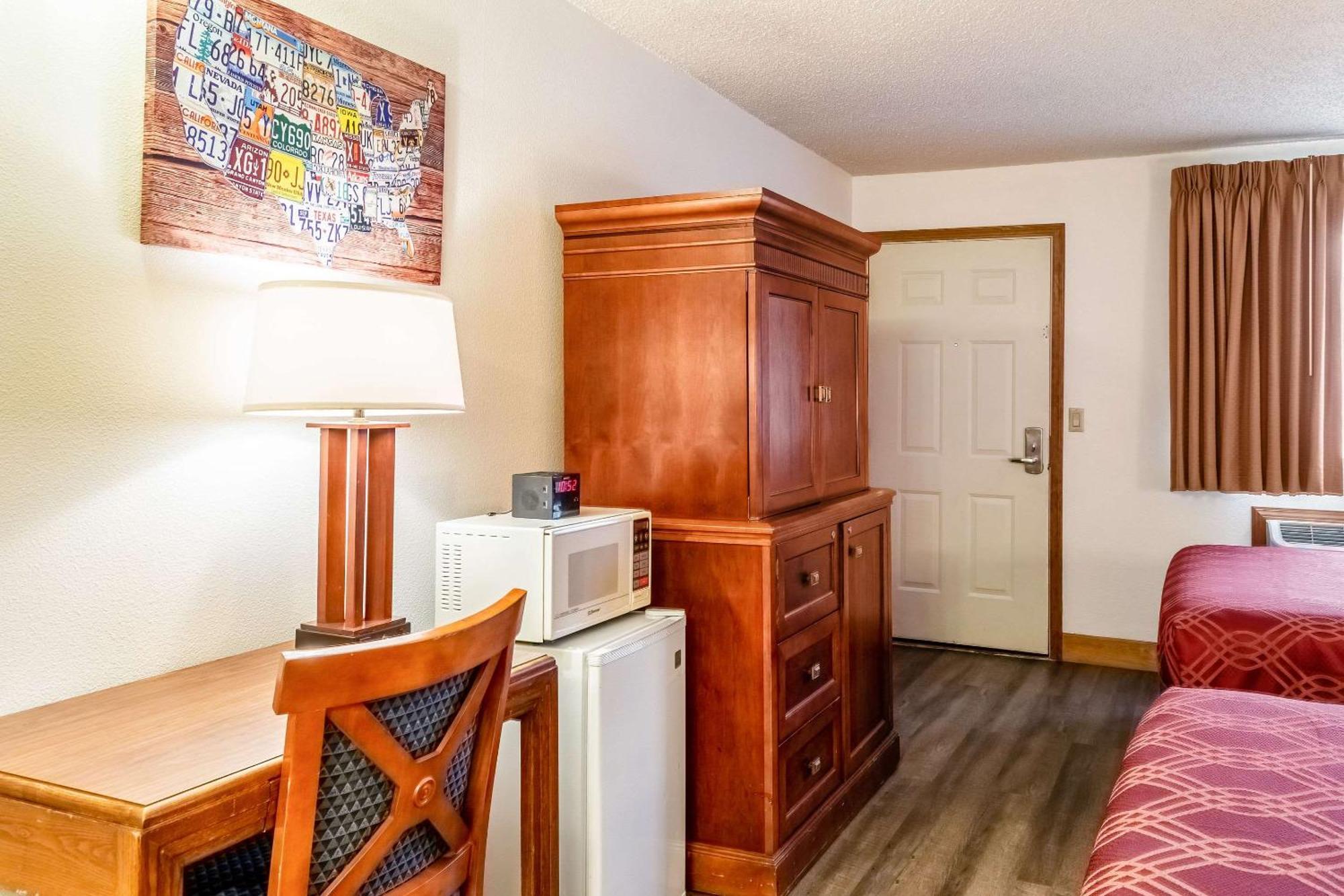 Econo Lodge Inn & Suites Madras Eksteriør billede