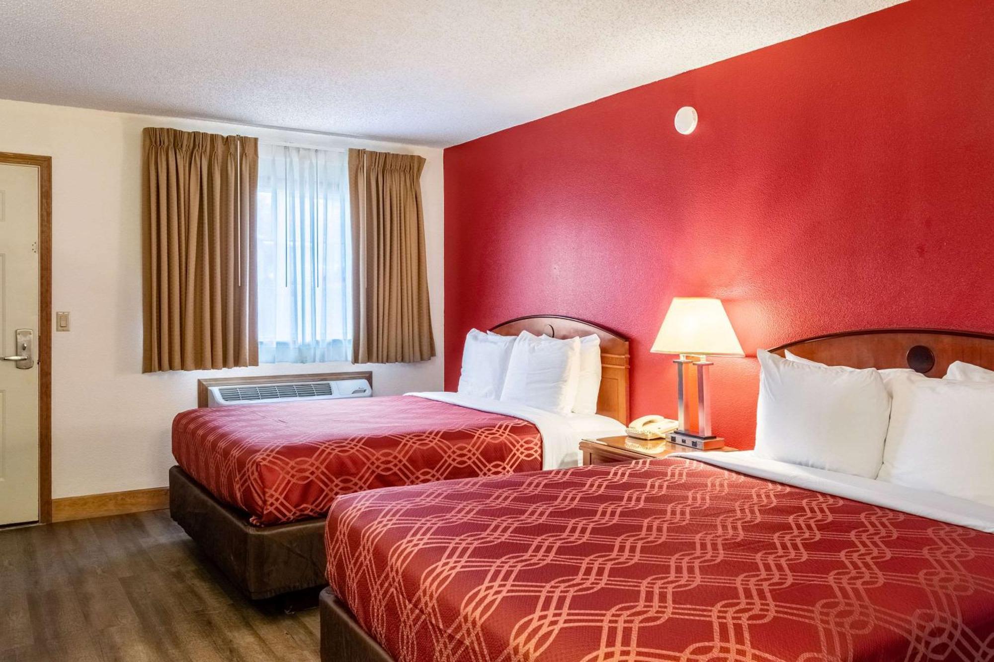 Econo Lodge Inn & Suites Madras Eksteriør billede