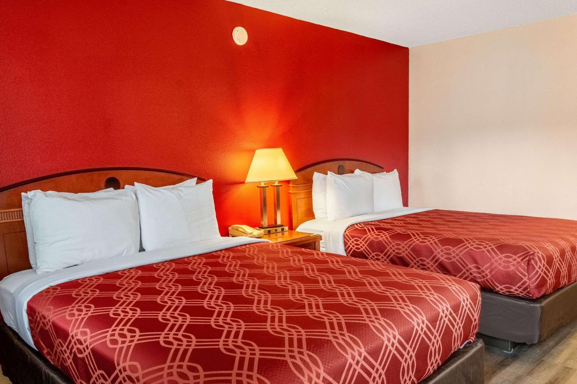 Econo Lodge Inn & Suites Madras Eksteriør billede