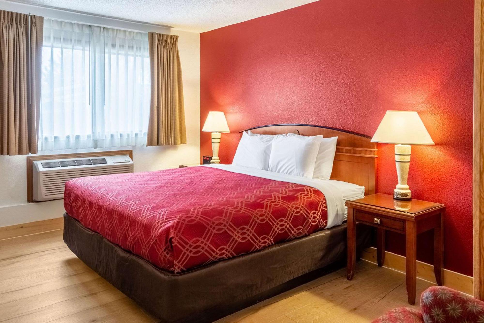 Econo Lodge Inn & Suites Madras Eksteriør billede