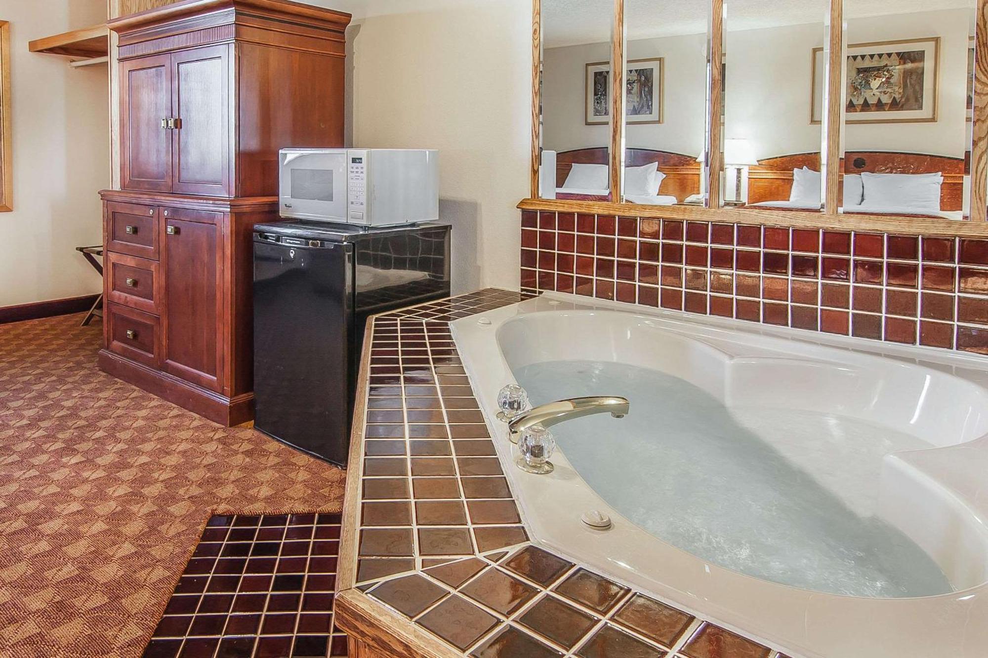 Econo Lodge Inn & Suites Madras Eksteriør billede