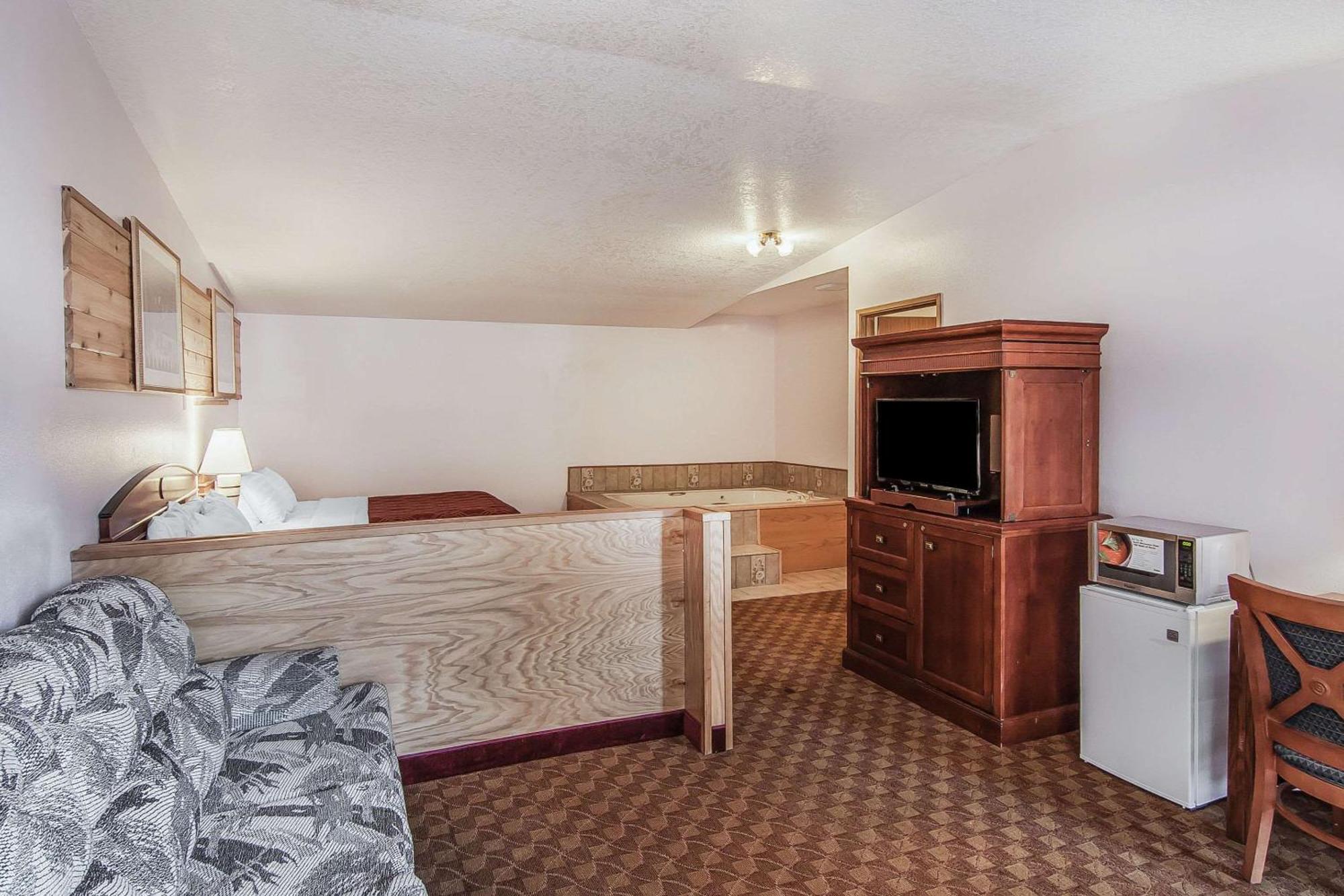 Econo Lodge Inn & Suites Madras Eksteriør billede