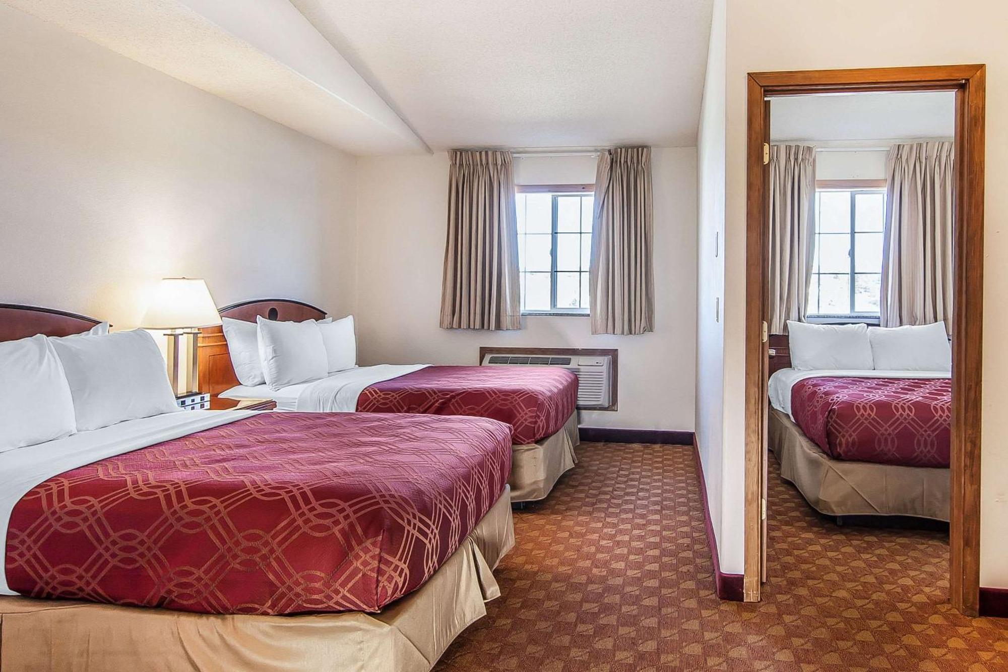 Econo Lodge Inn & Suites Madras Eksteriør billede