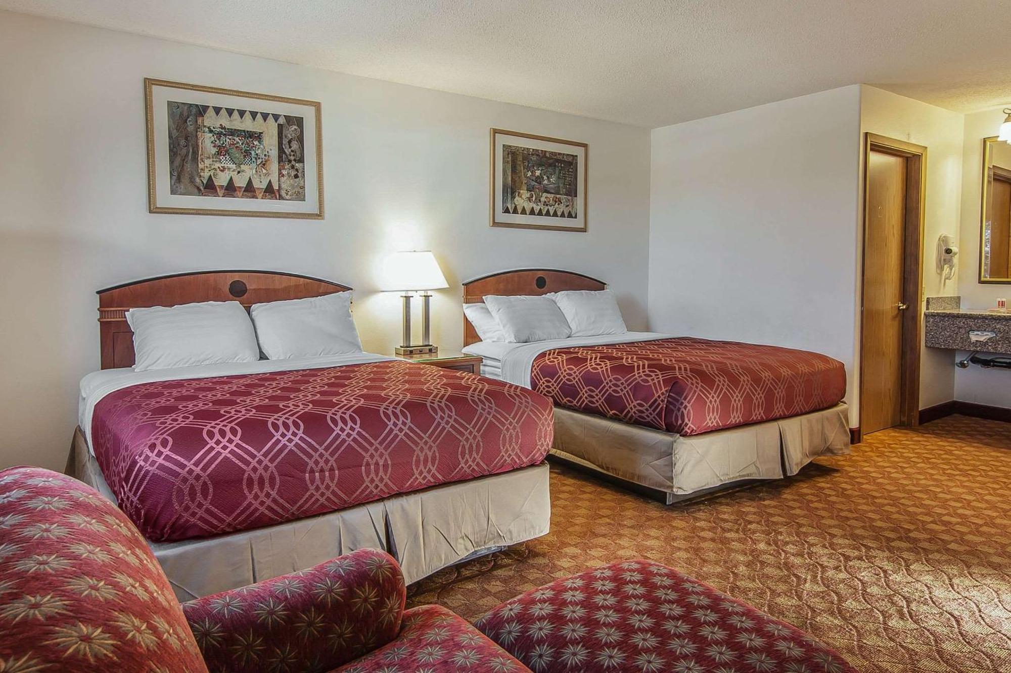 Econo Lodge Inn & Suites Madras Eksteriør billede