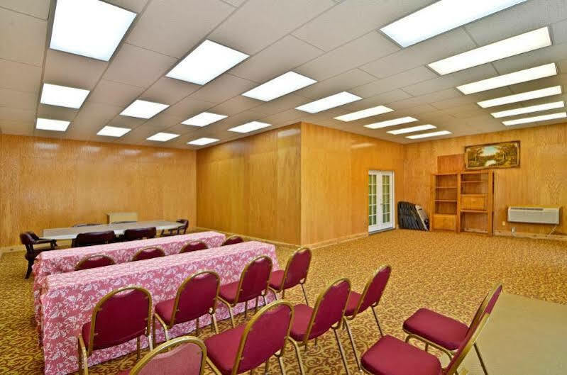 Econo Lodge Inn & Suites Madras Eksteriør billede